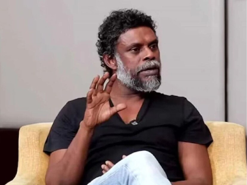  നടന്‍ വിനായകന് നേരെ വിമാനത്താവളത്തില്‍ കയ്യേറ്റം ഉണ്ടായെന്ന് പരാതി. ഹൈദരാബാദ് വിമാനത്താവളത്തിലെ സിഐഎസ്എഫ് ഉദ്യോഗസ്ഥരാണ് കയ്യേറ്റം ചെയ്തത്. കൊച്ചിയില്‍ നിന്നും ഗോവയിലേക്കുള്ള യാത്രക്കിടെയാണ് സംഭവം.