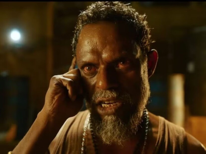  ഡൊമസ്റ്റിക് ട്രാൻസ്ഫർ ഏരിയയിൽ നടൻ ബഹളം ഉണ്ടാക്കിയെന്നാണ് പോലീസ് പറയുന്നത്. ഇതിന് പിന്നാലെ സിഐഎസ്എഫ് ഉദ്യോ​ഗസ്ഥർ ഇടപെട്ട് വിനായകനെ കസ്റ്റഡിയിലെടുത്ത് പോലീസിന് കൈമാറി.