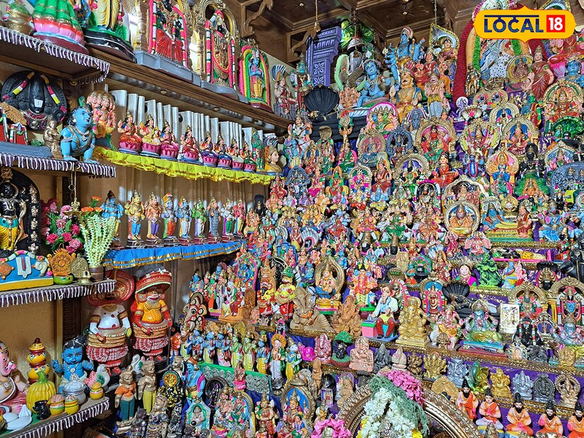  കാണുന്നവരില്‍ ഭക്തിയും അത്ഭുതവും സന്തോഷവും നിറയ്ക്കുന്ന തിരുവനന്തപുരത്തിലെ തന്നെ ഏറ്റവും വലിയ ബൊമ്മക്കൊലു അയ്യായിരത്തോളം ബൊമ്മകള്‍ കൊണ്ടാണ് ഒരുക്കിയിരിക്കുന്നത്. 110 വര്‍ഷങ്ങള്‍ വരെ പഴക്കമുള്ള ബൊമ്മകളും ഇക്കൂട്ടത്തിലുണ്ട്.