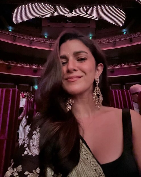  നടിയും മോഡലുമായ നിമ്രത് കൗറുമായുള്ള  (Nimrat Kaur )നടന്റെ സൗഹൃദമാണ് ഇരുവരുടെയും ബന്ധത്തിൽ വിള്ളൽ വീഴുന്നതിന് കാരണമായത് എന്നാണ് ഇപ്പോൾ പുറത്തുവരുന്ന വാർത്തകൾ . അത്തരം അഭ്യൂഹങ്ങളോട് പ്രതികരിച്ചിരിക്കുകയാണ് നിമ്രത് കൗര്‍. 'ഞാൻ ജീവിതത്തിൽ എന്ത് ചെയ്താലും ആളുകൾ അവർക്ക് തോന്നുന്നത് പറയും. ഇത്തരം അഭ്യൂഹങ്ങൾ തടയുക പ്രയാസമാണ്. അതുകൊണ്ട് അത് ശ്രദ്ധിക്കുന്നതിനുപകരം എന്റെ ജോലിയിൽ ശ്രദ്ധ കേന്ദ്രീകരിക്കുന്നു. ഇത്തരം അഭ്യൂഹങ്ങൾക്ക് വലിയ പ്രാധാന്യം നൽകുന്നില്ല' എന്നാണ് നിമ്രത് കൗര്‍ പറഞ്ഞത്.