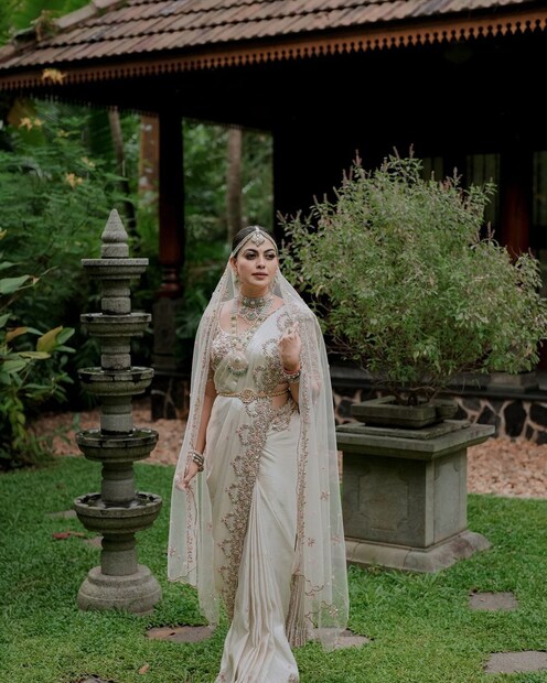  ഇന്നും ഡയമണ്ട് നെക്‌ളേസ്‌ എന്ന ചിത്രത്തിലെ അനുശ്രീയുടെ നായികാ വേഷത്തിന് ഏറെ ആരാധകരുണ്ട്. ഫഹദ് ഫാസിലിന്റെ നായികാ വേഷം ചെയ്താണ് അനുശ്രീ ബിഗ് സ്സീനിൽ ആരംഭം കുറിച്ചത്. 2012ലാണ് ആദ്യ ചിത്രം റിലീസ് ചെയ്തത്.