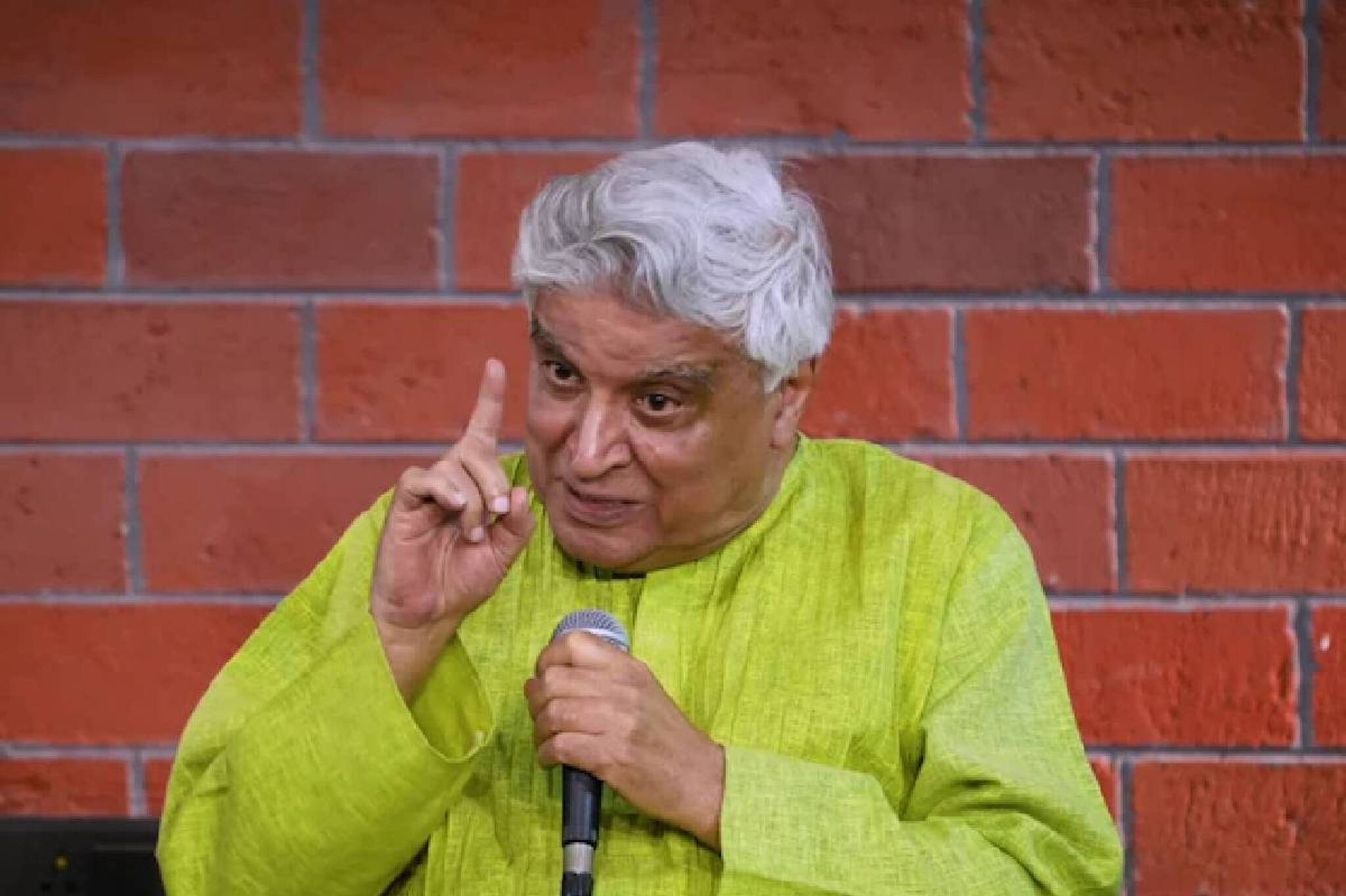 Javed Akhtar | ഹെയർ സ്റ്റൈലിസ്റ്റുമാർക്ക് വമ്പൻ പ്രതിഫലം എന്ന് ജാവേദ് അക്തർ; പ്രതികരണം വൈറൽ
