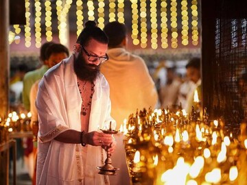 Jayasurya | മൂകാംബികയിൽ വിളക്ക് കൊളുത്തി പ്രാർത്ഥിച്ച് ജയസൂര്യ; ഭക്തിസാന്ദ്രമായി താരം