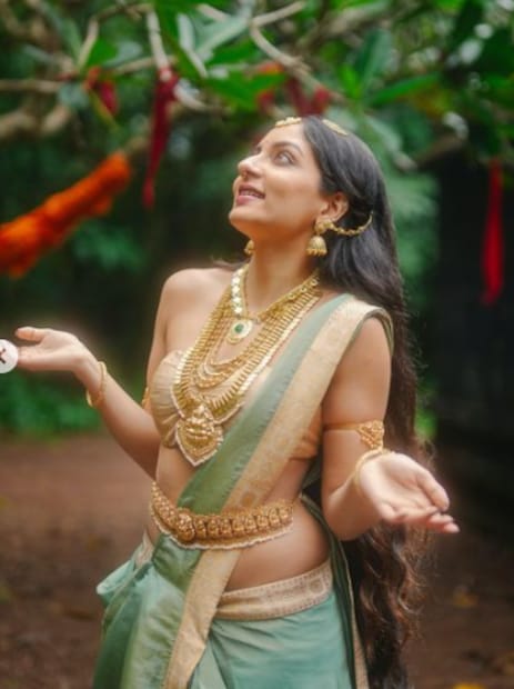  യൂട്യൂബിൽ മാത്രമല്ല, ഇൻസ്റ്റ​ഗ്രാമിൽ താരങ്ങൾ പങ്കുവയ്ക്കുന്ന ചിത്രങ്ങൾക്കും ആരാധകർ ഏറെയാണ്. (തുടർന്ന് വായിക്കുക)
