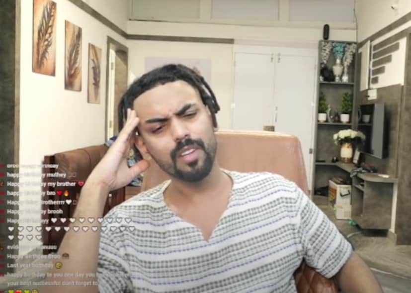  കടുത്ത വിഷാദത്തിലൂടെ കടന്നുപോകുകയാണെന്ന് വിവാദ യൂട്യൂബർ 'തൊപ്പി'. തന്റെ ലൈവ് സ്ട്രീമിം​ഗ് അവസാനിപ്പിക്കുകയാണെന്നും തൊപ്പി പറഞ്ഞു. വീട്ടുകാർക്കു വേണ്ടി തൊപ്പി എന്ന ക്യാരക്ടർ അവസാനിപ്പിക്കുകയാണ് ഇനി ഇല്ലെന്നും സോഷ്യൽമീഡിയ താരം പറഞ്ഞു. ജീവിതത്തിലേക്ക് മടങ്ങാനുള്ള ഏക വഴി അതു മാത്രമാണെന്ന് പറഞ്ഞ് വീഡിയോയിൽ തൊപ്പി മുടിയും മുറിച്ചു.