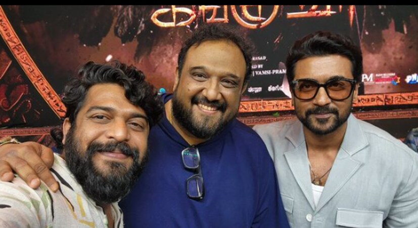  സൂര്യയുടെ സിനിമാ ജീവിതത്തിലെ പ്രധാനപ്പെട്ട സിനിമകളിലൊന്നായിരിക്കുമെന്ന് സിനിമാ ലോകം പ്രവചിക്കുന്ന കങ്കുവയുടെ എഡിറ്ററായിരുന്നു നിഷാദ്. രണ്ടു ദിവസം മുമ്പ് നടന്ന കങ്കുവയുടെ ഓഡിയോ ലോഞ്ചിനും നിഷാദ് പങ്കെടുത്തിരുന്നു. അന്ന് സൂര്യക്കൊപ്പം നിൽക്കുന്ന ചിത്രങ്ങളും നിഷാദ് തന്റെ സോഷ്യൽമീഡിയ അക്കൗണ്ടുകളിൽ പങ്കുവച്ചിരുന്നു.