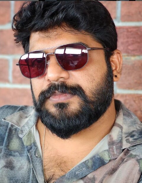  ബുധനാഴ്ച പുലർച്ചെയാണ് കൊച്ചിയിലെ ഫ്ലാറ്റിൽ മരിച്ച നിലയിൽ നിഷാദിനെ കണ്ടെത്തിയത്. ഹരിപ്പാട് സ്വദേശിയായ നിഷാദ് യൂസഫ് കൊച്ചിയില്‍ ഭാര്യയ്ക്കും രണ്ട് മക്കള്‍ക്കും ഒപ്പമാണ് കൊച്ചി പനമ്പള്ളി നഗറിലെ ഫ്ലാറ്റില്‍ താമസിച്ചിരുന്നത്.