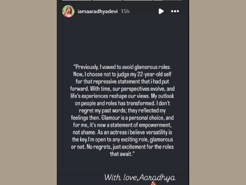 പണ്ട് പറഞ്ഞ വാക്കുകളിൽ ഞാൻ പശ്ചാത്തപിക്കുന്നില്ല. എന്റെ അന്നത്തെ ഫീലിങ്ങിനെ അടിസ്ഥാനമാക്കിയായിരുന്നു അത്. ഗ്ലാമർ വ്യക്തിപരമായ തിരഞ്ഞെടുപ്പാണ്. എനിക്ക് അത് ശാക്തീകരണമാണ്, നാണക്കേടല്ല. ഒരു നടിയെ സംബന്ധിച്ച് ബഹുലപ്രവീണമായ കഴിവുകൾക്കാണ് പ്രാധാന്യം. എക്സൈറ്റിങ് ആയുള്ള ഏതു വേഷത്തിലും എനിക്ക് താൽപ്പര്യമാണ്. ഗ്ലാമറസ് ആയാലും ഇല്ലെങ്കിലും. തെല്ലും പശ്ചാത്താപമില്ല. വരാനിരിക്കുന്ന റോളുകളോടുള്ള ആവേശം മാത്രം,' ആരാധ്യ ദേവി ഇൻസ്റ്റഗ്രാം സ്റ്റോറിയിൽ കുറിച്ചു. ഈ പോസ്റ്റിന്റെ സ്ക്രീൻഷോട്ട് ഇതാ. ആരാധ്യ ദേവി ആദ്യമായി നായികയായ ചിത്രം 'സാരി' ഈ മാസം പുറത്തിറങ്ങും 