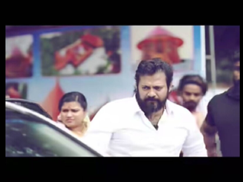 കുട്ടിക്കാലം മുതൽ ബാലയെ സ്നേഹിച്ചിരുന്ന അമ്മാവന്റെ മകളെ താലിചാർത്താൻ എന്തേ ഇത്ര വൈകി എന്നാണ് ഇപ്പോൾ വിവാഹ വീഡിയോ പോസ്റ്റിന്റെ താഴെ വരുന്ന ചോദ്യം. ഗായികയെ വിവാഹം കഴിക്കും മുൻപേ, ബാല ആന്ധ്ര സ്വദേശിനിയെ വിവാഹം കഴിക്കുകയും, ആ ബന്ധം പിരിയുകയും ചെയ്തിരുന്നു. കോകിലയ്ക്ക് മുൻപ് ഡോക്ടർ എലിസബത്ത് ഉദയനെ ബാല വിവാഹം ചെയ്‌തു. വിവാഹം പരസ്യമായിരുന്നു എങ്കിലും, ഈ ബന്ധം നിയമപരമായി രജിസ്റ്റർ ചെയ്തിരുന്നില്ല എന്നാരോപണം ഉണ്ട്. ഫേസ്ബുക്ക് വഴിയുള്ള പരിചയമാണ് വിവാഹത്തിൽ എത്തിയത് 