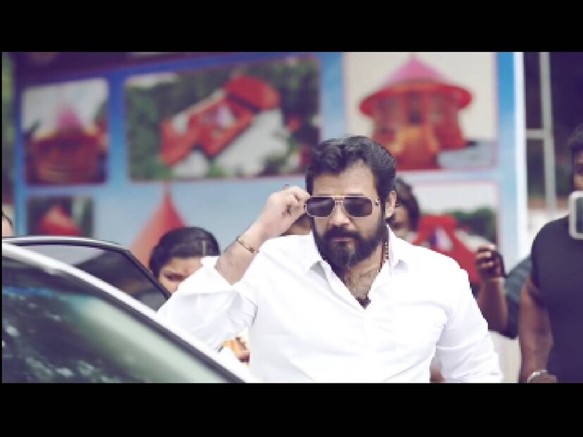 വിവാഹ ശേഷം ബാലയ്ക്ക് വിശ്രമിക്കാൻ സമയം കിട്ടിയില്ല എന്ന് തോന്നുന്നു. ആദ്യ ദിനം തന്നെ ഭാര്യയേയും കൂട്ടി തന്റെ പുതിയ സിനിമയുടെ പരിപാടികളിൽ പങ്കെടുക്കാൻ ബാല എത്തിച്ചേർന്നിരുന്നു. ഭാര്യ കോകിലയ്ക്ക് സിനിമാ മേഖലയുമായി ബന്ധമില്ല. ബാലയുടെ അമ്മാവന്റെ മകൾ എന്നാണ് ഈ തമിഴ് പെൺകൊടിയെ ബാല മാധ്യമങ്ങൾക്ക് മുന്നിൽ അവതരിപ്പിച്ചത്. കുഞ്ഞുനാൾ മുതലേ മാമനോടുള്ള സ്നേഹം ഉള്ളിൽ സൂക്ഷിച്ച കോകിലയുടെ സ്നേഹം തിരിച്ചറിഞ്ഞതും ബാല മറ്റൊരു വിവാഹത്തിന് തയ്യാറെടുക്കുകയായിരുന്നു. ഇപ്പോഴിതാ വിവാഹ വീഡിയോയും പോസ്റ്റ് ചെയ്‌തു (തുടർന്ന് വായിക്കുക)