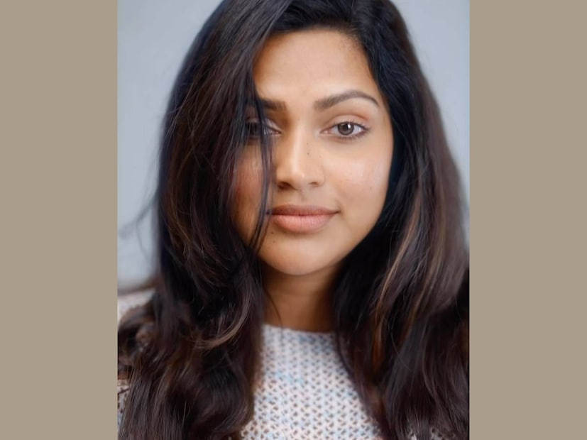 ഭർത്താവ് മാത്രമല്ല, അമലയുടെ മകൻ ഇലൈയും ഒരു കുഞ്ഞ് മോഡലായിക്കഴിഞ്ഞു. ദീപാവലി അടുത്തെത്തിയ വേളയിൽ പ്രശസ്തമായ കുട്ടികളുടെ ബ്രാൻഡിലാണ് അമലയും മകനും മോഡലുകളായത്. ഈ ചിത്രങ്ങൾ അമല പോളിന്റെ ഇൻസ്റ്റയിൽ നോക്കിയാൽ കാണാം. ഒരു വെക്കേഷനിടയിൽ പരിചയപ്പെട്ട ജഗത് ദേശായിയുമായി അമല പ്രണയത്തിലാവുകയായിരുന്നു. പ്രണയകാലം മുതൽ ഇന്നുവരെ മകന്റെ സാന്നിധ്യം തങ്ങളുടെ കൂടെയുണ്ടായിരുന്നതായും അമല പറഞ്ഞിട്ടുണ്ട്. ഗർഭകാലം ആഘോഷമാക്കിയ അമലയ്ക്ക് ജഗത്തിന്റെ നാട്ടിലെ പരമ്പരാഗതമായ വളകാപ്പ് ചടങ്ങുണ്ടായിരുന്നു 