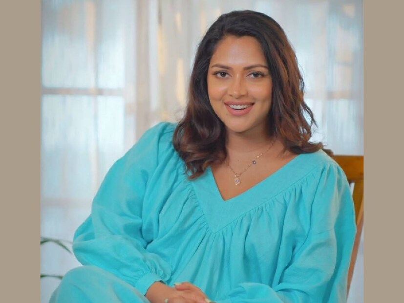 ഒരു മാട്രസിന്റെ പരസ്യത്തിൽ അമലയുടെ ഒപ്പം മോഡലായി ഭർത്താവ് ജഗത് ദേശായിയും എത്തിയിരുന്നു. ഓണക്കാലത്തോടടുത്ത് ഈ പരസ്യത്തിന്റെ ദൃശ്യങ്ങൾ അമല പോൾ ഇൻസ്റ്റഗ്രാമിൽ പോസ്റ്റ് ചെയ്തിരുന്നു. മലയാള ഭാഷ വശമില്ലാത്ത, ഗുജറാത്ത് സ്വദേശിയായ ഗോവയിലെ ഹോട്ടൽ ആൻഡ് ഹോസ്പിറ്റാലിറ്റി പ്രൊഫഷനലാണ് അമലയുടെ ഭർത്താവ് ജഗത്. എന്നിരുന്നാലും അമലക്ക് കുഞ്ഞ് പിറന്നതിൽ പിന്നെ ഭാര്യയുടെ മേഖലയ്ക്ക് സജീവ പിന്തുണയുമായി ജഗത് കൂടെത്തന്നെയുണ്ട്. അമലയുടെ സിനിമാ പ്രൊമോഷനുകൾക്കും മറ്റും ജഗത് എല്ലാവിധ പിന്തുണയും നൽകാറുണ്ട് 