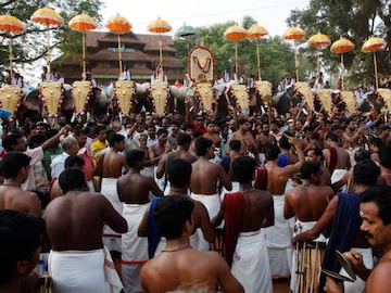 മലയാളത്തിലെ സൂപ്പർ സ്റ്റാറുകളേക്കാൾ അഞ്ച് ഗജവീരന്മാർ; ഒന്നാമന് ഒരു ദിവസം ആറര ലക്ഷം മലയാളത്തിലെ സൂപ്പർ സ്റ്റാറുകളേക്കാൾ അഞ്ച് ഗജവീരന്മാർ; ഒന്നാമന് ഒരു ദിവസം ആറര ലക്ഷം