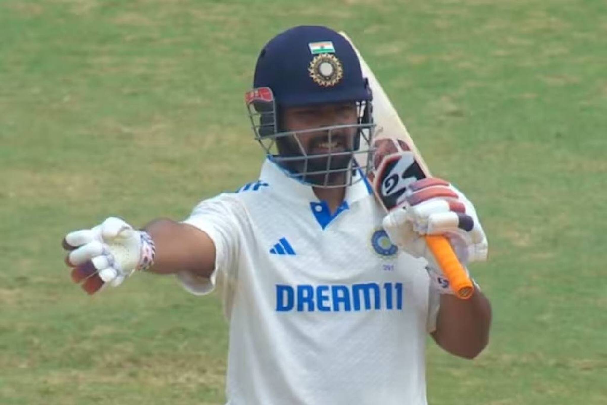  ടെസ്റ്റ് ക്രിക്കറ്റിൽ അതിവേഗം 2500 റൺസ് നേടുന്ന ഇന്ത്യൻ വിക്കറ്റ് കീപ്പറെന്ന റെക്കോഡ് ഋഷഭ് പന്തിന് സ്വന്തം