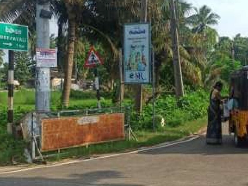  ഈ ​ഗ്രാമത്തിന് 'ദീപാവലി' എന്നു പേരുവരാനുള്ള കാരണമായി ​ഗ്രാമീണർ പറയുന്നത്. പണ്ട്.... ശ്രീകാകുളത്ത് രാജഭരണം നിലനിന്നിരുന്ന സമയത്ത് ഒരു രാജാവ് ശ്രീകൂർമനാഥ ക്ഷേത്രം സന്ദർശിക്കാൻ ഗ്രാമത്തിലൂടെ കടന്നുപോകുമായിരുന്നു. ഇതിനിടയിൽ രാജാവിന് പെട്ടെന്ന് ബോധക്ഷയം അനുഭവപ്പെട്ടു.
