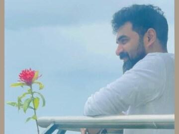 'എന്താണൊരു കള്ളച്ചിരി, പുതിയതെടുത്തോ'... എന്ന ചോദ്യത്തിന് ഗോപി സുന്ദറിന്റെ മറുപടി