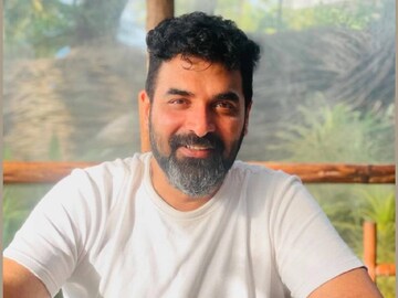 'എന്റെ സാറേ...അണ്ണന്റെ ടൈം ബെസ്റ്റ് ടൈം': പെൺസുഹൃത്തുമായുള്ള ഫോട്ടോയിട്ട ഗോപി സുന്ദറിന് കടുത്ത സൈബർ ആക്രമണം 'എന്റെ സാറേ...അണ്ണന്റെ ടൈം ബെസ്റ്റ് ടൈം': പെൺസുഹൃത്തുമായുള്ള ഫോട്ടോയിട്ട ഗോപി സുന്ദറിന് കടുത്ത സൈബർ ആക്രമണം
