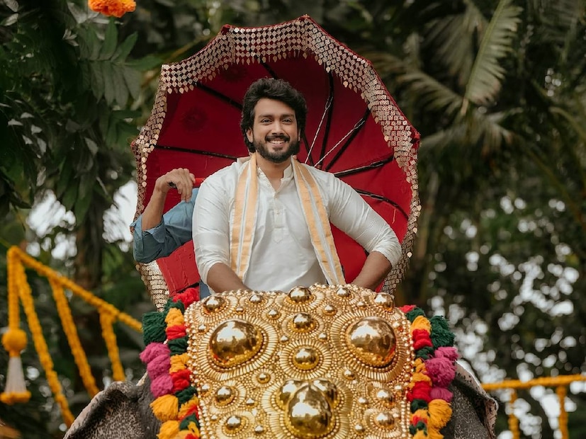 ചെന്നൈ സ്വദേശിനിയാണ് താരിണി. പ്രണയവിവാഹമാണ് ഇവരുടേത്. കാളിദാസ് ജയറാം താരിണിയെ വീട്ടുകാർക്ക് പരിചയപ്പെടുത്തി, അവരുടെ ഇഷ്‌ടവും അനുവാദവും സമ്പാദിച്ച ശേഷം മാത്രമാണ് പ്രണയിനിയെ ജീവിതത്തിലേക്ക് ക്ഷണിച്ചത്. ഒരോണക്കാലത്ത് ജയറാം കുടുംബത്തിന്റെ ഒപ്പം താരിണിയും കുടുംബ ചിത്രങ്ങളിൽ ഉണ്ടായിരുന്നു. അന്ന് മുതലാണ് താരിണി ജയറാം കുടുംബത്തിലെ അംഗമാണ് എന്ന് പുറംലോകം അറിഞ്ഞത്. എന്നാൽ, മാളവികയുടേത് പ്രണയ വിവാഹമല്ലായിരുന്നു (തുടർന്നു വായിക്കുക)