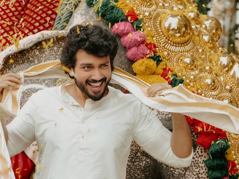 മകളുടെ വിവാഹമാണ് ആദ്യം ഉണ്ടായതെങ്കിലും, കാളിദാസ്, താരിണി വിവാഹനിശ്‌ചയം അതിനും മുൻപേയുണ്ടായി. എന്നാൽ, തിരുവനന്തപുരത്തു ഒരു താരവിവാഹം കൂടാനെത്തിയ പാർവതി മകളുടെ വിവാഹം കഴിഞ്ഞ ശേഷം മാത്രമേ, മകന്റെ വിവാഹം ഉണ്ടാകൂ എന്ന് വ്യക്തമാക്കിയിരുന്നു. മാളവികയുടെ വിവാഹം ഗംഭീര താരസാന്നിധ്യത്തിലാണ് നടന്നത്. തുടക്കം ഗുരുവായൂർ ക്ഷേത്രത്തിലെ വളരെ ലളിതമായ ഒരു താലികെട്ട് ചടങ്ങിൽ ഒതുങ്ങിയെങ്കിലും, പിന്നീടുള്ള പരിപാടികൾ പ്രൗഢഗംഭീരമായി തന്നെ അരങ്ങേറി. മാളവികയുടെ ഭർത്താവ് നവനീതിന്റെ നാടായ പാലക്കാട് വച്ച് നടന്ന ചടങ്ങുകളിലും നിരവധി താരങ്ങൾ അതിഥികളായി