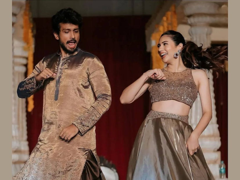 കേരളത്തിൽ ജീവിച്ചിട്ടില്ലെങ്കിലും, മലയാളിയായ യുവാവാണ് മാളവികയ്ക്ക് വരനായത്. നവനീത് ഗിരീഷിന്റെ കുടുംബം പാലക്കാട് സ്വദേശികളാണ്. എന്നാൽ, കാളിദാസിന്റെ കൂട്ടുകാരി താരിണി തനി തമിഴ് പെൺകൊടിയാണ്. പെൺകുട്ടിയുടെ വീട്ടുകാർ കല്യാണം സംഘടിപ്പിക്കുന്നുവെങ്കിൽ, ചെന്നൈ ആയിരിക്കും വേദി. ഇവർക്ക് മലയാളി ബന്ധമില്ല. വിവാഹനിശ്ചയവും എവിടെയെന്ന വിവരം ജയറാം പുറത്തുവിട്ടിരുന്നില്ല. ചടങ്ങിന്റെ ചിത്രങ്ങൾ പുറത്തുവന്നപ്പോൾ മാത്രമാണ് നിശ്ചയം കഴിഞ്ഞ വിവരം മാധ്യമങ്ങൾക്ക് വാർത്തയായത്. ചെന്നൈയിൽ താമസമാക്കിയ മോഡലാണ് താരിണി. വളരെ ചെറുപ്പം മുതലേ താരിണി മോഡലിംഗ് മേഖലയിൽ സജീവമാണ് 