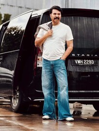 'ഇക്കാന്ന് വിളിച്ച വായോണ്ട് ചെക്കാന്നു വിളിക്കേണ്ടി വരുലോ'; കിടിലൻ ലുക്കിൽ വീണ്ടും ഞെട്ടിച്ച് മമ്മൂട്ടി