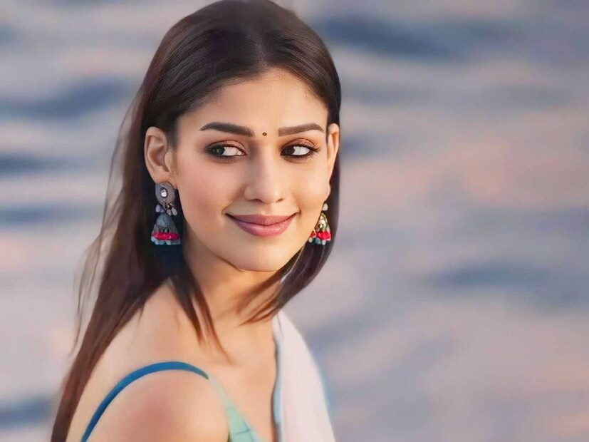 എന്നാലിപ്പോൾ സ്ലിം ആയ കവിളുകളാണ് താരത്തിന്റേത്. അതിനും നയൻ‌താരയുടെ പക്കൽ മറുപടിയുണ്ട്. 'ഞാൻ എന്റെ മുഖത്ത് ഏതോ പ്രക്രിയ നടത്തി എന്ന് കരുതുന്നവരുണ്ട്. അത് വാസ്തവമല്ല. അത്തരം കാര്യങ്ങൾ തെറ്റാണ് എന്ന് ഞാൻ പറയുന്നില്ല. എന്നെ സംബന്ധിച്ചടുത്തോളം അത് ഡയറ്റ് മാത്രമാണ്. അക്കാരണം കൊണ്ട് എന്റെ ശരീരഭാരം മാറിമറിഞ്ഞിട്ടുണ്ട്. എന്റെ കവിളുകൾ തുടുക്കുകയും മെലിയുകയും ചെയ്യാറുണ്ട്. എന്നെ നുള്ളി നോക്കിയാലോ, കത്തിച്ചു നോക്കിയാലോ അതിൽ പ്ലാസ്റ്റിക് ഉണ്ടാവില്ല എന്നെനിക്കുറപ്പാണ്,' നയൻ‌താര പറയുന്നു