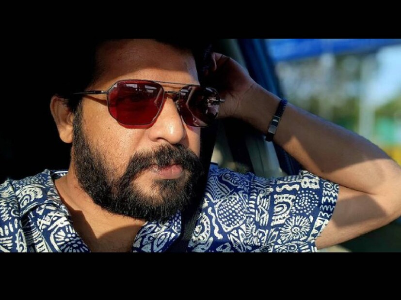 'ചില വേർപാടുകൾ ഓർമ്മപ്പെടുത്തൽ ആണ്. ഇത്രയൊക്കെയോ ഉള്ളൂ,' എന്നാണ് ആ പോസ്റ്റിലെ വാചകം. ഒരു വീഡിയോ പോസ്റ്റാണിത്. മഞ്ഞുമ്മൽ ബോയ്സ് അസിസ്റ്റന്റ് ഡയറക്ടർ അനിൽ സേവ്യറിനെ ടാഗ് ചെയ്തിട്ടുണ്ട് ഈ പോസ്റ്റിൽ. ഓഗസ്റ്റ് മാസത്തിൽ ഹൃദയസംബന്ധിയായ പ്രശ്‌നത്തെ തുടർന്നായിരുന്നു അനിലിന്റെ മരണം. കേവലം 39 വയസ് മാത്രമായിരുന്നു അനിലിന് പ്രായം. മഞ്ഞുമ്മൽ ബോയ്സ് അല്ലാതെ വേറെയും ചിത്രങ്ങൾക്ക് പിന്നിൽ അനിൽ പ്രവർത്തിച്ചിരുന്നു. അങ്കമാലിയിൽ നിന്നും ആംബുലൻസിൽ മൃതദേഹം പുറത്തെത്തേക്കു പോകുന്ന ഒരു ചെറു ദൃശ്യമാണ് ഈ വീഡിയോ  