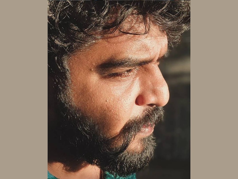 നിഷാദിന്റെ അവസാന പോസ്റ്റിൽ കൂടെയുള്ളത് നടന്മാരായ സൂര്യയും ബോബി ഡിയോളുമാണ്. കങ്കുവയുടെ മ്യൂസിക് ലോഞ്ച് വേദിയിൽ പോലും നിഷാദ് നിറചിരിയോട് കൂടി നിന്നിട്ട് കേവലം മൂന്നു ദിവസങ്ങൾ മാത്രമേ ആവുന്നുള്ളൂ. ഈ ചിത്രങ്ങൾക്കും നിഷാദിന്റെ പ്രിയപ്പെട്ട ആരധകരും സഹപ്രവർത്തകരും അഭിനന്ദനം അറിയിച്ചിരുന്നു. ഇനിയും എത്രയെത്ര ചിത്രങ്ങൾക്ക് നിഷാദ് എന്ന പ്രതിഭയുടെ കരസ്പർശം ഏൽക്കുമായിരുന്നു എന്നത് പ്രവചനാതീതം. ചിരിച്ച മുഖമുള്ള നിഷാദിന്റെ മറ്റൊരു പോസ്റ്റിൽ മരണത്തിന്റെ വാക്കുകൾ ആണുള്ളത്  