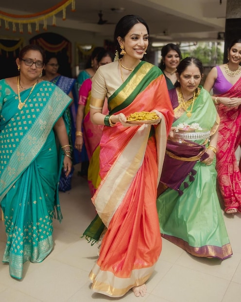 വിവാഹ തിയതി ഇപ്പോഴും പുറത്തുവന്നിട്ടില്ല. അടുത്ത വർഷം രാജസ്ഥാനിൽ വിവാഹം നടക്കും എന്നാണ് റിപ്പോർട്ടുകളിൽ ഉണ്ടായ പരാമർശം. എന്നാലിപ്പോൾ ശോഭിത ചിത്രങ്ങൾ പോസ്റ്റ് ചെയ്ത പശ്ചാത്തലത്തിൽ വിവാഹം ഉടൻ ഉണ്ടാകുമോ എന്നാണ് അറിയേണ്ടിയത്. സമാന്തയുമായി പിരിഞ്ഞ് അധികം വൈകും മുൻപേ നാഗ ചൈതന്യ ശോഭിതയുമായി അടുപ്പത്തിലായതായി ഗോസിപ് കോളങ്ങളിൽ വാർത്ത പ്രത്യക്ഷപ്പെട്ടിരുന്നു