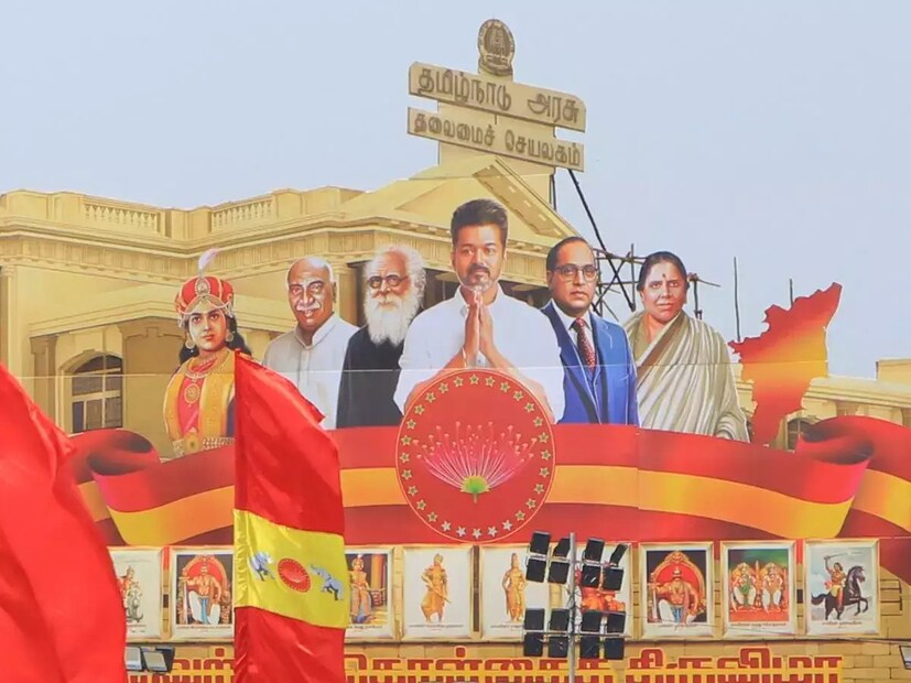  55,000 സീറ്റുകളാണ് കോൺഫറൻസ് ഹാളിൽ ഒരുക്കിയിരിക്കുന്നത്. വിജയ് ഉൾപ്പെടെയുള്ള വിഐപികൾക്ക് പ്രവേശന കവാടം മുതൽ വേദിവരെ വരാൻ പ്രത്യേകം ഇടനാഴി ഒരുക്കിയിട്ടുണ്ട്. വിജയ്ക്ക് വേദിയിൽ നിന്നും 600 മീറ്റർ റാംപിലൂടെ നടന്നാണ് പാർട്ടി അണികളെ അഭിവാദ്യം ചെയ്യുന്നത്.