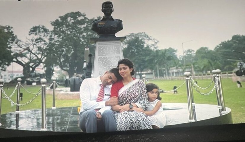  മേജര്‍ മുകുന്ദ് വരദരാജിന്റെ ജീവിതകഥ പറയുന്ന ചിത്രത്തില്‍ ശിവകാര്‍ത്തികേയനാണ് മുകുന്ദായി എത്തുന്നത്. മുകുന്ദിന്റെ ഭാര്യ ഇന്ദു റെബേക്ക വര്‍ഗീസ് ആയി സായ് പല്ലവിയും.