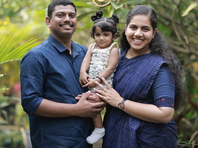 സച്ചിൻ ദേവ്, ആര്യ രാജേന്ദ്രൻ ദമ്പതികൾ മകൾ ദുവയുടെ ഒപ്പം. ഇക്കഴിഞ്ഞ ഓണത്തിന് ആര്യ ഫേസ്ബുക്കിൽ പോസ്റ്റ് ചെയ്ത ചിത്രമാണിത്. 2022ൽ ആയിരുന്നു സച്ചിൻ ദേവ്, ആര്യ രാജേന്ദ്രൻ ദമ്പതികളുടെ വിവാഹം. ആർഭാടങ്ങൾ ഒഴിവാക്കി എ.കെ.ജി. സെന്ററിലാണ് വിവാഹം നടന്നത്. ഏറ്റവും പ്രായം കുറഞ്ഞ എം.എൽ.എയും പ്രായം കുറഞ്ഞ മേയറും തമ്മിലെ വിവാഹം മാധ്യമശ്രദ്ധ പിടിച്ചുപറ്റിയിരുന്നു. 2023 ഓഗസ്റ്റ് മാസത്തിൽ ആര്യ രാജേന്ദ്രനും സച്ചിൻ ദേവും ആദ്യത്തെ കൺമണിയെ വരവേറ്റു