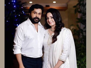 മീനാക്ഷിയെ സാക്ഷിനിർത്തിയ ആ ദിനത്തിന് എട്ടു വർഷങ്ങൾ; ദിലീപിനൊപ്പം കാവ്യാ മാധവൻ മീനാക്ഷിയെ സാക്ഷിനിർത്തിയ ആ ദിനത്തിന് എട്ടു വർഷങ്ങൾ; ദിലീപിനൊപ്പം കാവ്യാ മാധവൻ