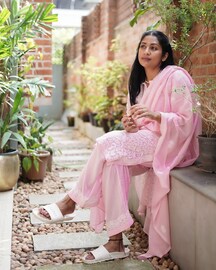 Navya Nair:'ഒരു പിശാച് തന്നെ പിന്തുടരുന്നു'; അത്തരം പ്രശ്നങ്ങളെ അഭിമുഖീകരിക്കുന്നുവെന്ന് നവ്യ നായർ