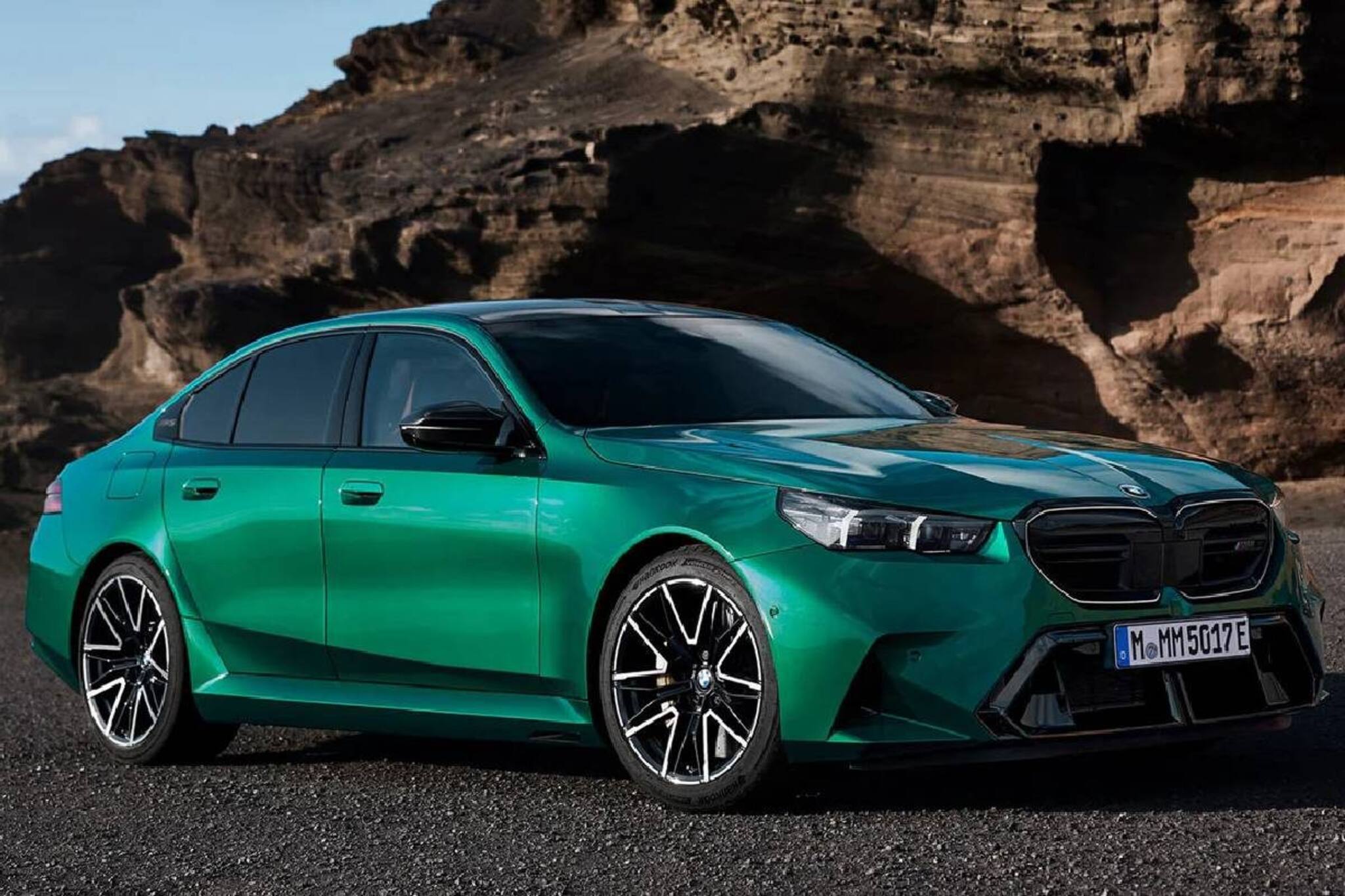 BMW M5 :' ആഡംബരമല്ല ഇത് അതുക്കും മേലെ' ; ബിഎംഡബ്ല്യു എം 5 പുതിയ പതിപ്പ് ഇന്ത്യയിലേക്ക്, വില 1.99 കോടി മുതൽ