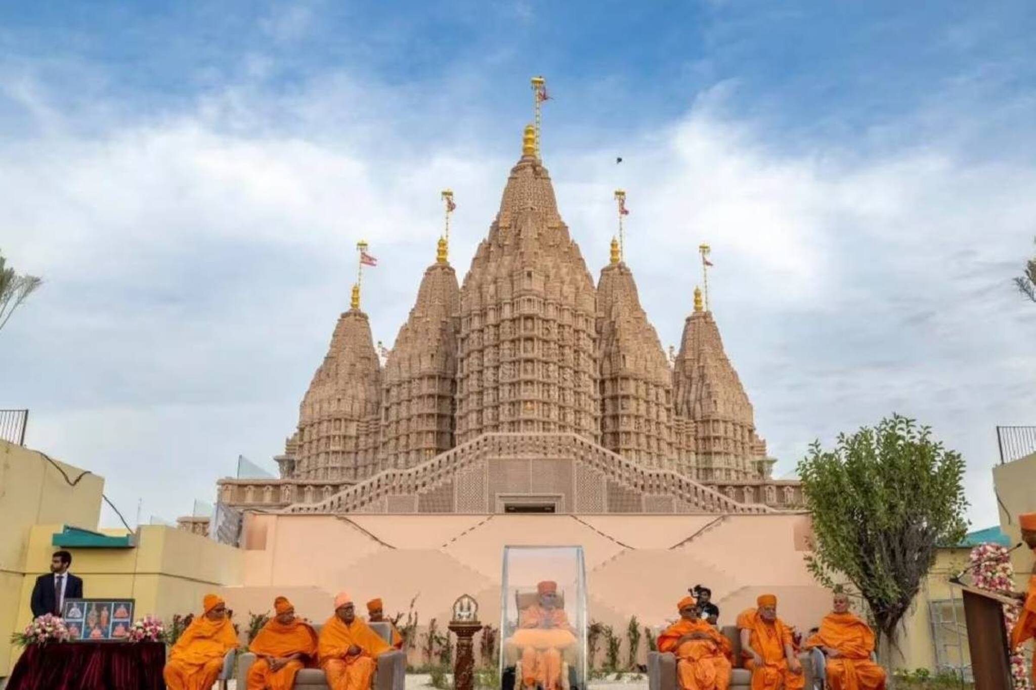 മികച്ച സാംസ്‌കാരിക പദ്ധതിയ്ക്കുള്ള പുരസ്‌കാരം  അബുദാബിയിലെ ബാപ്‌സ് ഹിന്ദു ക്ഷേത്രത്തിന്