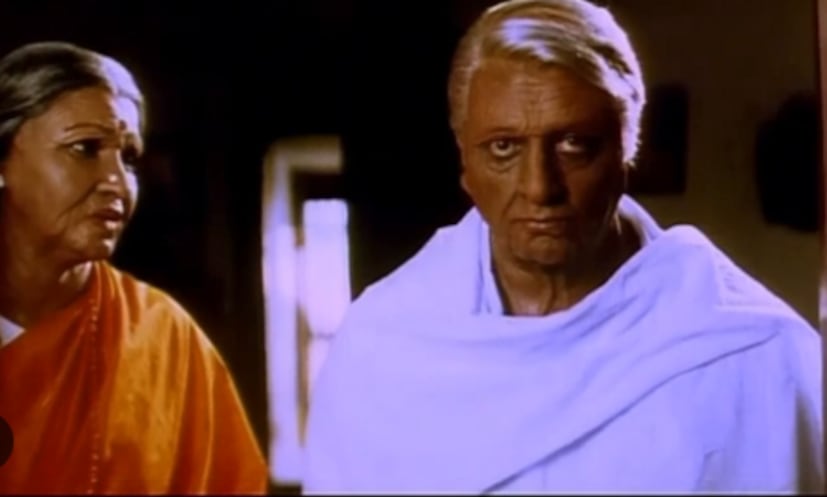  ഇന്ത്യൻ (1996) - കമലഹാസൻ ഇരട്ട വേഷത്തിലെത്തിയ ചിത്രത്തിന് ഇന്നും ആരാധകർ ഏറെയാണ്. സ്വാതന്ത്ര്യ സമര സേനാനിയായി മാറിയ പിതാവ് അഴിമതി ഇല്ലാതാക്കാൻ നിയമം കയ്യിലെടുക്കുമ്പോൾ, മകൻ ധാർമികമായി അവ്യക്തമായ യുവതലമുറയെ പ്രതിനിധീകരിക്കുന്നു. എസ്. ശങ്കർ സംവിധാനം ചെയ്‌ത ഇന്ത്യനിൽ രണ്ട് വ്യത്യസ്ത കഥാപാത്രങ്ങളെ അവതരിപ്പിക്കുന്നതിലെ കമലഹാസന്റെ കഴിവിന് ഏറെ പ്രശംസ നേടിയിരുന്നു.
