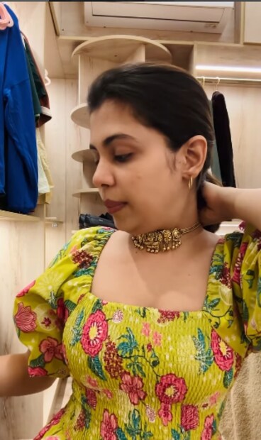  ഓസിക്ക് എന്തെങ്കിലും ചെയ്യണമെങ്കിൽ നമ്മൾ സഹായിക്കാൻ തയ്യാറായാലും നമ്മളെ ബുദ്ധിമുട്ടിക്കേണ്ടെന്ന് കരുതി ഓടിപ്പോയി ഒറ്റയ്ക്ക് ചെയ്യുമെന്നും സിന്ധു കൃഷ്ണ കൂട്ടിച്ചേർത്തു.