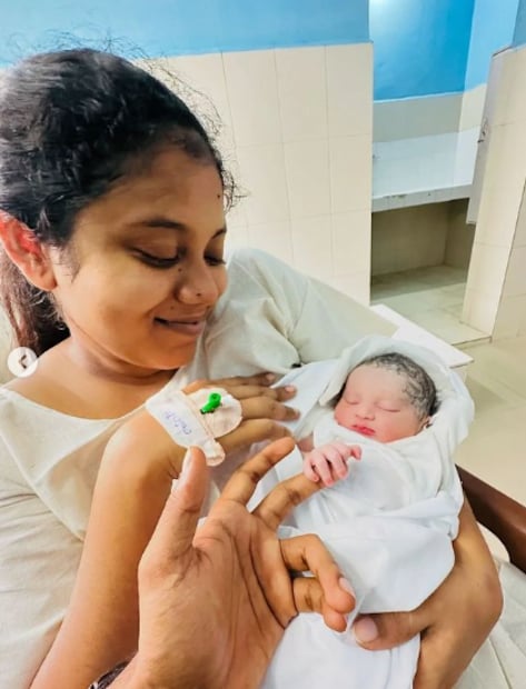  യൂട്യൂബേഴ്സായ പ്രവീണിനും മൃദുലയ്ക്കും ഇക്കഴിഞ്ഞ രണ്ടാം തീയതിയാണ് കുഞ്ഞു പിറന്നത്. ഇരുവർക്കും ആൺ കുഞ്ഞാണ് പിറന്നതെന്ന് പ്രവീൺ സോഷ്യൽ മീഡിയയിലൂടെ അറിയിച്ചിരുന്നു. ഇതിന് പിന്നാലെയാണ് ആരാധകർ ഇരു ദമ്പതികളെയും താരതമ്യം ചെയ്തത്.