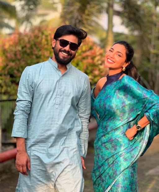  ഫാന്റസി കോമഡി ചിത്രമായ ഹലോ മമ്മിയുടെ പ്രമോഷൻ പരിപാടിയുടെ തിരക്കുകളിലാണ് ഐശ്വര്യ. വൈശാഖ് എലൻസ് സംവിധാനം ചെയ്യുന്ന ചിത്രം നവംബർ 21 മുതൽ തിയറ്ററുകളിലെത്തും. ബോണിയായ് ഷറഫുദ്ദീനും സ്റ്റെഫിയായ് ഐശ്വര്യ ലക്ഷ്മി പ്രത്യക്ഷപ്പെടുന്ന ചിത്രത്തിലെ മറ്റ് സുപ്രധാന വേഷങ്ങൾ സണ്ണി ഹിന്ദുജ (‘ആസ്പിരന്റ്സ്’ഫെയിം), അജു വർഗീസ്, ജഗദീഷ്, ജോണി ആന്റണി, ജോമോൻ ജ്യോതിർ, ബിന്ദു പണിക്കർ, അദ്രി ജോ, ശ്രുതി സുരേഷ്, ഗംഗാ മീരാ തുടങ്ങിയവരാണ് അവതരിപ്പിക്കുന്നത്.