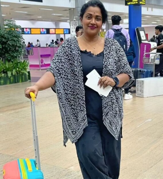 ഈ സംഭവത്തിന് ശേഷമാണ് ഓവറിയും ​ഗർഭപാത്രവും നീക്കം ചെയ്ത ശസ്ത്രക്രിയയക്ക് ശേഷം തനിക്കുണ്ടായ മാനസിക പ്രശ്നങ്ങളെ കുറിച്ച് ​ഗൗരവകരമായി ചിന്തിക്കാൻ തുടങ്ങിയതെന്നും മഞ്ജു വീഡിയോയിൽ പറഞ്ഞു. ഹോര്‍മോണ്‍ ചികിത്സ തുടങ്ങിയതിന് ശേഷം ഇപ്പോള്‍ നന്നായി ഉറങ്ങാന്‍ കഴിയുന്നുണ്ടെന്നാണ് താരം പറയുന്നു. നേരത്തെ സര്‍ജറിയ്ക്ക് ശേഷം എന്തോ വലിയ സങ്കടം ഉള്ളത് പോലെയായിരുന്നുവെന്നും താരം പറയുന്നു. ശരിക്കും സങ്കടം ഇല്ലെങ്കിലും തനിക്ക് വെറുതേ കരച്ചില്‍ വരുമായിരുന്നുവെന്നും മഞ്ജു പറയുന്നു. ഇപ്പോള്‍ അതെല്ലാം മാറിയെന്നും താരം കൂട്ടിച്ചേർത്തു.