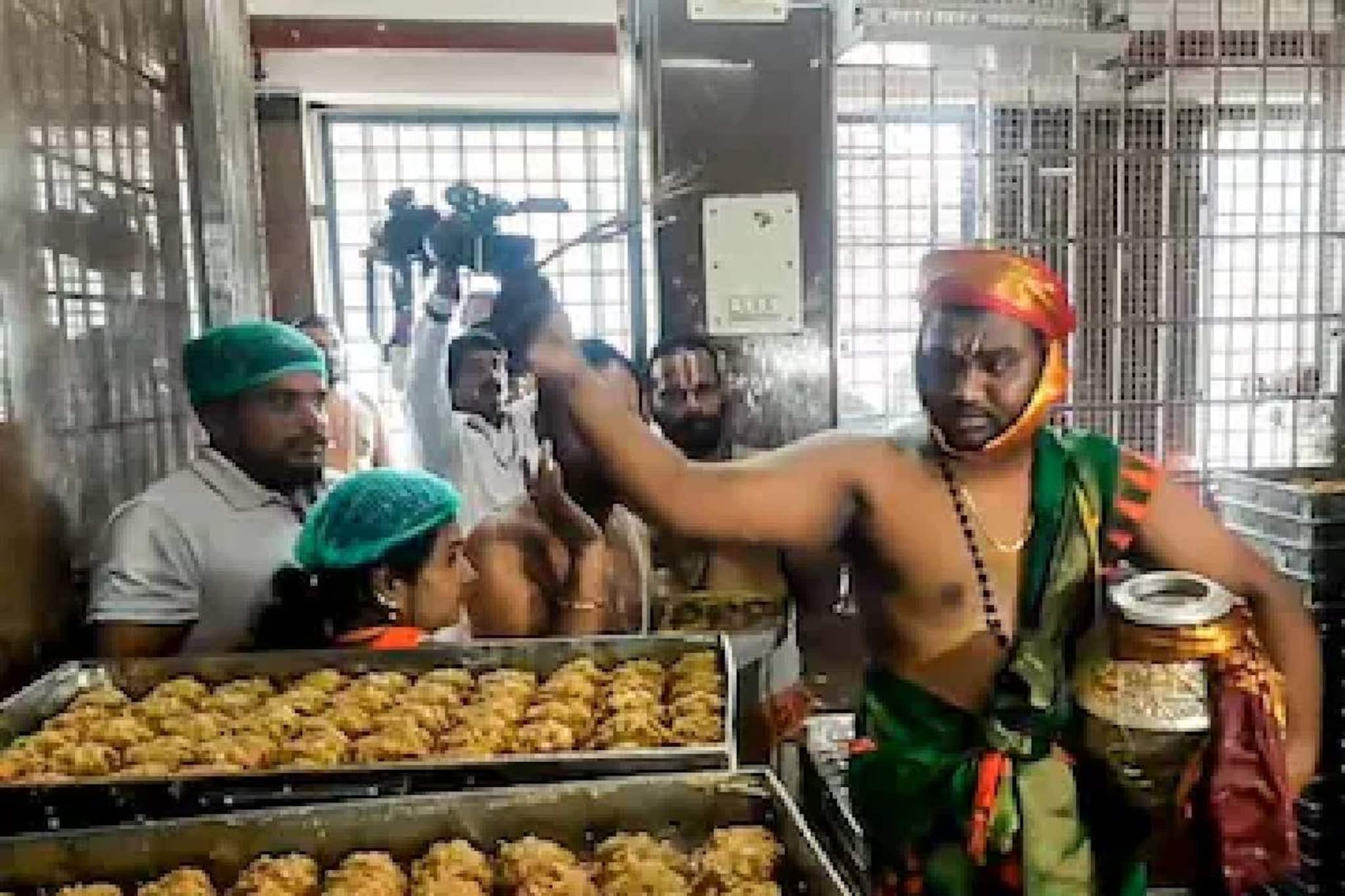 'ഒന്നുകില്‍ നേരത്തെ വിരമിക്കുക അല്ലെങ്കില്‍...'; അഹിന്ദുക്കളായ ജീവനക്കാരോട് തിരുമല തിരുപ്പതി ദേവസ്ഥാനം