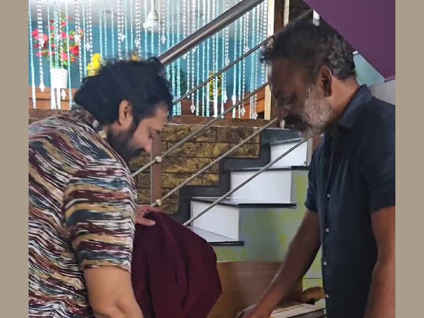 നെഗറ്റീവ് കമന്റുകൾ ഇടുന്നവർക്ക് ഇടാം എന്ന് പറഞ്ഞുള്ള ഒരു കുറിപ്പും പുതിയ വീഡിയോയുടെ കൂടെയുണ്ട്. കായലിനോട് ചേർന്ന് കിടക്കുന്ന വീടായതിനാൽ, ഇടയ്ക്കിടെ കായൽ സവാരി നടത്താനും ബാല ഇറങ്ങുന്നുണ്ട് എന്ന് അതിനു ശേഷം പോസ്റ്റ് ചെയ്ത റീൽസ് കണ്ടാൽ മനസിലാകും. അയൽവാസിയെയും, നാട്ടുകാരെയും കൂട്ടിയാണ് ബാലയുടെ പുത്തൻ ചാരിറ്റി എൻട്രി. താൻ അച്ഛനിൽ നിന്നും സ്വായത്തമാക്കിയ 250 കോടിയുടെ ഉടമയെന്ന ബാലയുടെ പ്രഖ്യാപനം തലക്കെട്ടുകളിൽ നിറഞ്ഞിരുന്നു