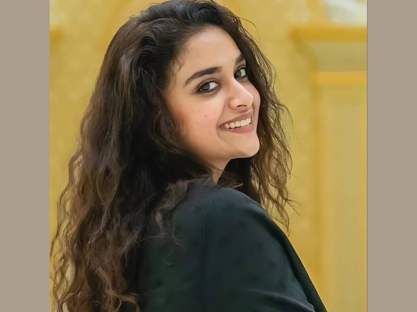 ഒന്നരപതിറ്റാണ്ടായുള്ള സൗഹൃദം സ്കൂൾ കാലം മുതലേ ആരംഭിച്ചതാണ് എന്നാണ് റിപോർട്ടുകൾ. ആന്റണിയെ കീർത്തിയുടെ സുഹൃത്തുക്കളും താരങ്ങളുമായ കല്യാണി പ്രിയദർശൻ, ഐശ്വര്യ ലക്ഷ്മി, മാളവികാ മോഹനൻ, അപർണ ബാലമുരളി, മീരാ നന്ദൻ എന്നിവരും ഫോളോ ചെയ്യുന്നു. ആന്റണി സിനിമാ മേഖലയിൽ നിന്നുമുള്ള വ്യക്തിയല്ല, ബിസിനസാണ് പ്രവർത്തിമണ്ഡലം. ആന്റണിയുടെ പ്രൊഫൈൽ ലോക്ക് ചെയ്യപ്പെട്ടിരിക്കുന്നു. എന്നാൽ, കീർത്തിയുടെ പ്രൊഫൈൽ മാനേജ് ചെയ്യുന്ന ടീം ഉൾപ്പെടെ ആന്റണിയെ ഫോളോ ചെയ്യുന്നു എന്നാണ് വിവരം (തുടർന്ന് വായിക്കുക)
