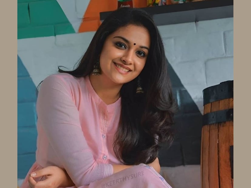 ബിസിനസ് മാൻ എന്ന നിലയിൽ വിവരം പുറത്തുവരുമ്പോഴും, ആന്റണിയുടെ സാമ്പത്തികമാണ് ഇവിടെ ചർച്ചചെയ്യപ്പെടുന്നത്. ഒരാഴ്ച മുൻപേ ആന്റണിയുടെ പേരുൾപ്പെടെ ഇവിടെ വന്നുചേർന്നിരുന്നു. 40കാരനായ ആന്റണി കീർത്തിയേക്കാൾ സാമ്പത്തികമായി പിന്നാക്കമുള്ള വ്യക്തി എന്നാണ് ഇതിലെ ഒരു പോസ്റ്റിൽ വന്നുചേർന്നിട്ടുള്ള ആരോപണം. ഇദ്ദേഹത്തിന്റെ പല ബിസിനസുകൾക്കും പണമിറക്കുന്നത് കീർത്തി സുരേഷ് എന്നും, ഇത്തരത്തിൽ വാഗമണിൽ ആരംഭിച്ച റിസോർട്ട് ബിസിനസ് അമ്പേ പരാജയമായി മാറിയെന്നുമാണ് ഇതിൽ പറയുന്ന ആരോപണം