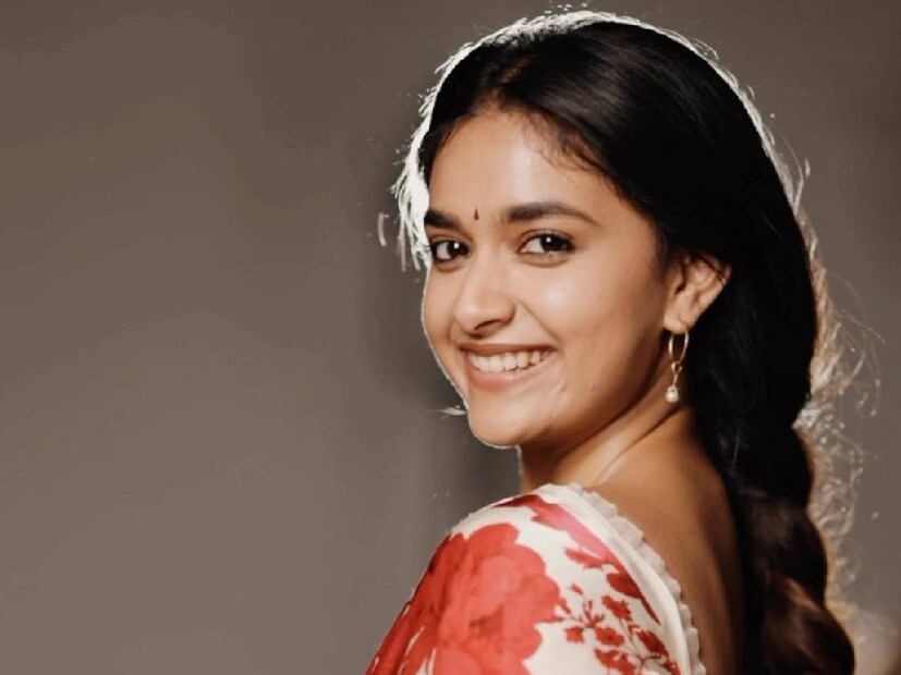 എന്നാൽ, ഇത്തവണ വിവാഹം ഉറപ്പായിക്കഴിഞ്ഞു. കുടുംബത്തിൽ നിന്നും അധികം വൈകാതെ വിവാഹപ്രഖ്യാപനം ഉണ്ടാകും എന്നുവേണം പ്രതീക്ഷിക്കാൻ. അതേസമയം, കീർത്തി ഇപ്പോഴും സിനിമാ മേഖലയിൽ സജീവമായി തുടരുന്നുണ്ട്. മലയാളം, തമിഴ്, തെലുങ്ക് ചലച്ചിത്ര മേഖലകളിൽ നിറഞ്ഞുനിൽക്കുന്ന നടിയാണ് കീർത്തി. എങ്കിലും, ദേശീയ പുരസ്കാരത്തിന്റെ അംഗീകാരം കീർത്തിയെ തേടിയെത്തിയത് തെലുങ്ക് ചലച്ചിത്രമായ മഹാനടിയിൽ നിന്നുമായിരുന്നു 