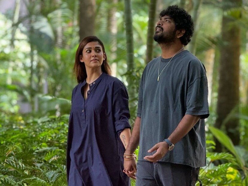 എത്ര തിരക്കുണ്ടെങ്കിലും, മകൾ ഓരോ ദിവസവും മൂന്നോ നാലോ തവണയെങ്കിലും, വീട്ടിലേക്ക് ഫോൺ ചെയ്യും. അമ്മയ്ക്കും അച്ഛനും സുഖമാണോ എന്ന് തിരക്കും. ഏതു വിഷമം ഉണ്ടെങ്കിലും, അമ്മയോടാകും നയൻ‌താര വിളിച്ചു സംസാരിക്കുക. മകളെ ദൈവം കഴിഞ്ഞാൽ ഏറ്റവും കൂടുതൽ മനസ്സിലാക്കിയിട്ടുള്ളത് താനാണ് എന്ന് ഓമനക്ക് പറയാൻ സാധിക്കും. അച്ഛനെ ഇപ്പോൾ ഒരു കുഞ്ഞിനെ എന്നപോലെയാണ് തന്റെ അമ്മ പരിപാലിക്കുന്നത് എന്ന് നയൻ‌താര