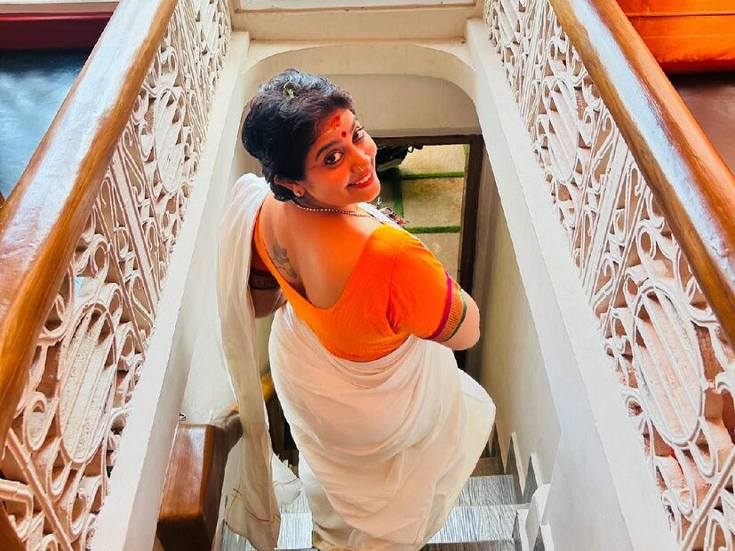 അതേസമയം തന്നെ രചനയുടെ സഹോദരങ്ങൾ ആരെല്ലാം എന്ന കാര്യത്തിലും പലർക്കും വ്യക്തതയുണ്ടാവില്ല. നാരായണൻകുട്ടി, നാരായണി ദമ്പതികളുടെ മകളാണ് രചന. രചനയ്ക്ക് ഒരു സഹോദരനുണ്ട്. എന്നാലിപ്പോൾ രചന നാരായണൻകുട്ടി തലൈവർ രജനികാന്തിന്റെ ആരെന്ന ചോദ്യം ചോദിക്കേണ്ടിയിരിക്കുന്നു. രചന അച്ഛനമ്മമാരുടെ ഒറ്റമകളല്ല. ഒരു കൂടെപ്പിറപ്പു കൂടിയുണ്ട് രചനയ്ക്ക്  