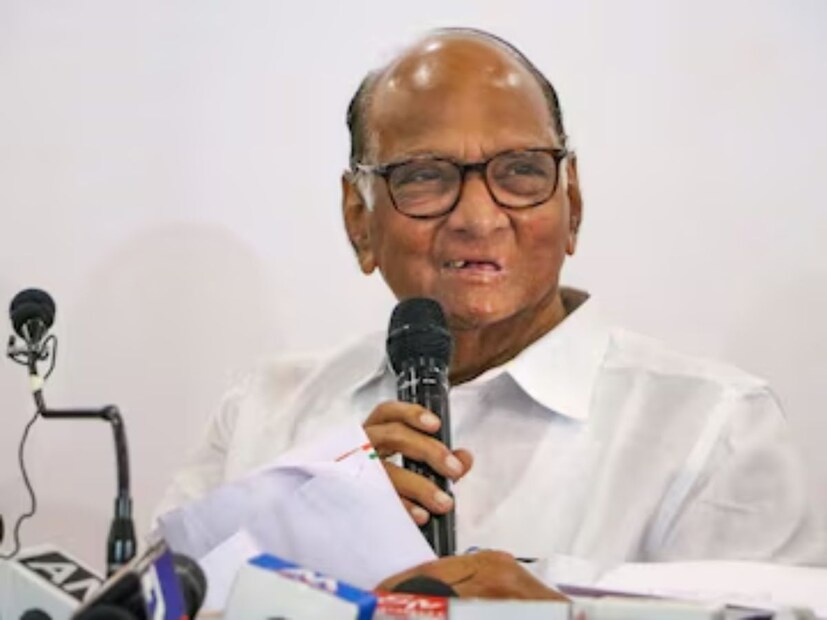  മുംബൈ: 57 വർഷം നീണ്ട രാഷ്ട്രീയ ജീവിതം അവസാനിപ്പിക്കുന്നുവെന്ന സൂചന നൽകി എൻസിപി (എസ്പി) നേതാവ് ശരദ് പവാർ. വരാനിരിക്കുന്ന തിരഞ്ഞെടുപ്പുകളിൽ താൻ മത്സരിക്കാനില്ലെന്നും പുതുതലമുറയ്ക്കാവശ്യമായ നിർദേശങ്ങൾ നൽകി മുന്നോട്ട് പോകുമെന്നും ചൊവ്വാഴ്ച ബരാമതിയിൽ വെച്ച് നടന്ന പൊതുപരിപാടിയിൽ ശരദ് പവാർ പറഞ്ഞു.