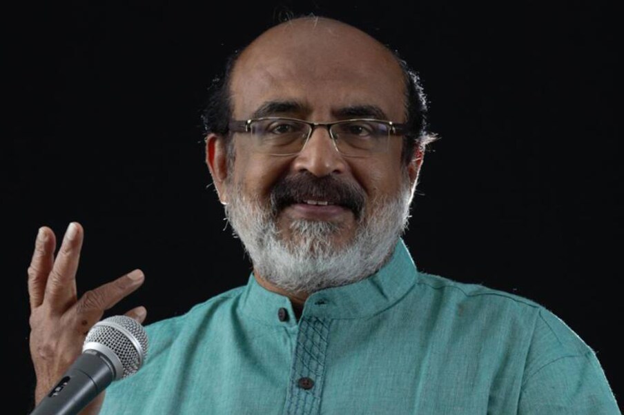  അദ്ദേഹം തുടർന്ന് ചോദിക്കുന്നത് കിഫ്ബിയുടെ പണം ട്രഷറിയിൽ നിക്ഷേപിച്ചാൽ പോരെ എന്നാണ്. കിഫ്ബി വിപണിയിൽ നിന്നും വായ്പയെടുക്കുന്ന പണം ട്രഷറിയിൽ ഇടാൻ പാടില്ലെന്ന നിയമം നമ്മൾ ഒരുമിച്ചു പാസ്സാക്കിയത് പ്രതിപക്ഷനേതാവ് മറന്നു പോയോ? എന്തുകൊണ്ടാണ് ഇങ്ങനെയൊരു നിയമം പാസ്സാക്കിയത്? സർക്കാരിന് ട്രഷറി വഴി വായ്പയെടുക്കാവുന്ന പണത്തിന് കേന്ദ്രസർക്കാർ കൃത്യമായ പരിധി കൽപ്പിച്ചിട്ടുണ്ട്. സംസ്ഥാന ആഭ്യന്തര വരുമാനത്തിന്റെ 3 ശതമാനം. അത്രയും തുക നമ്മൾ ട്രഷറി വഴി എടുക്കുന്നുണ്ട്. അപ്പോൾ കിഫ്ബി പണംകൂടി നിക്ഷേപിച്ചാൽ അത് നിയമലംഘനമാകും. മാത്രമല്ല, ട്രഷറിയിലുള്ള പണം സർക്കാരിന്റെ ദൈനംദിന ആവശ്യങ്ങൾക്ക് ഉപയോഗിക്കാം. 1999ൽ ഇങ്ങനെ കിഫ്ബി വഴി എടുത്ത വായ്പ പശ്ചാത്തലസൗകര്യങ്ങൾക്ക് മുതൽമുടക്കാതെ ചെലവാക്കിത്തീർത്ത അനുഭവവും ഉണ്ട്. അതുകൊണ്ടാണ് ട്രഷറിയിൽ നിക്ഷേപിക്കാൻ പാടില്ലായെന്ന് കൃത്യമായ നിയമം നാം ഉണ്ടാക്കിയത്.